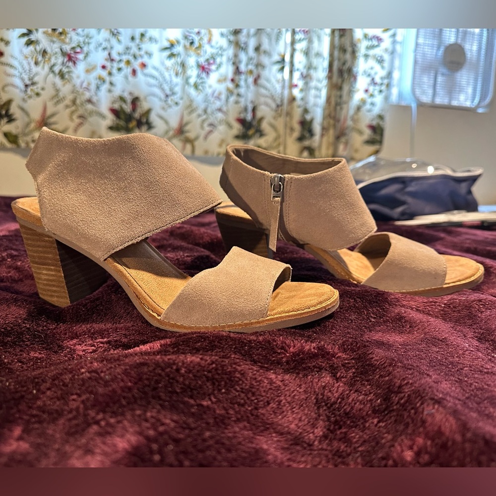 TOMS Women’s Majorca Cutout Taupe Heels